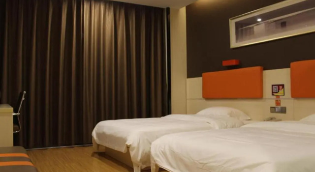 7Days Premium Yunfu Xinxing Bus Station, Boek Hotel Goedkope hotels in Guangdong