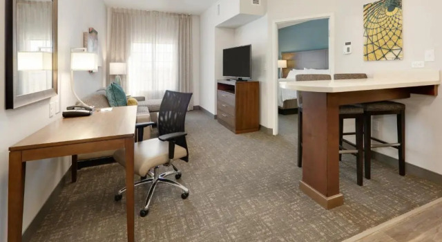 Двухместный люкс c 1 комнатой Staybridge Suites Oklahoma City Dwtn - Bricktown by IHG
