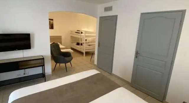 Номер Classic Logis Hôtel LOliveraie