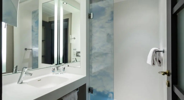 Двухместный номер Privilege Hotel De Bourbon Grand Hotel Mercure Bourges
