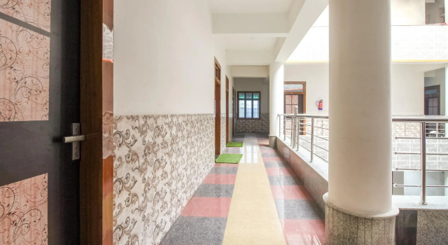 OYO 68974 Hotel Pratap Plaza, Забронировать Отель Отели штата Раджастхана с парковкой, Парковка