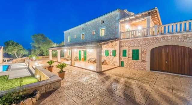 Son Fadri in Campos With 5 Bedrooms and 4 Bathrooms, Rezerwuj Willa Hotele w Majorka z parkingiem, Parking