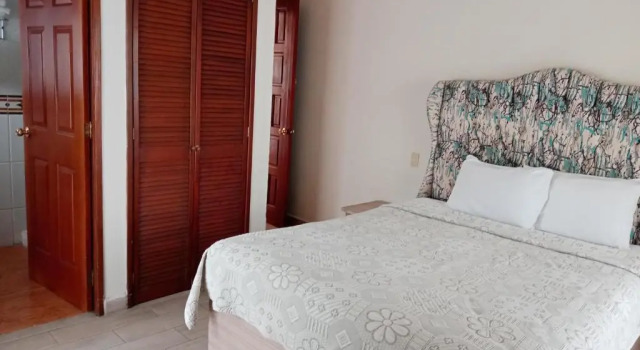 Четырёхместный номер Standard с балконом и с красивым видом из окна Hotel Real de San Diego