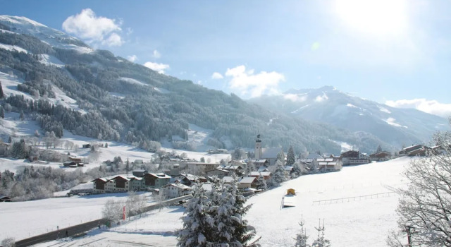 Номер Superior Kempinski Hotel Das Tirol