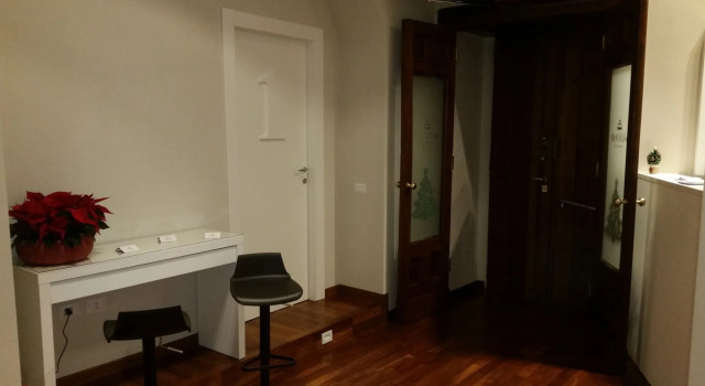 B&B Rettifilo, Забронировать Отель «постель и завтрак» Отели Неаполя с парковкой, рядом с Музей университета науки и искусств, Парковка