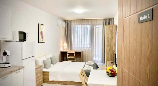 Студия Cozy Studio next to State Opera with Work Space