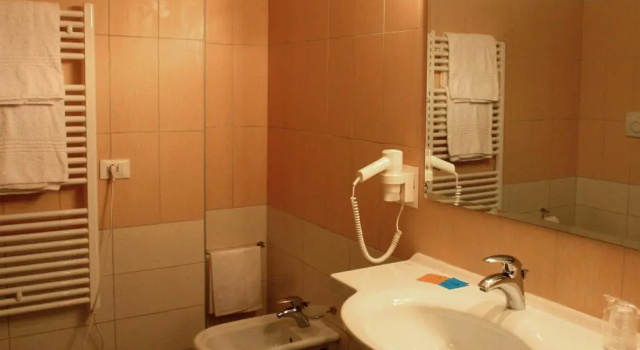 Четырёхместный номер Standard Silver Residence Hotel