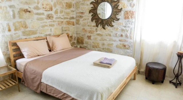 Charming Stone House With Swimming Pool, Rezerwuj Hotel Hotele w Retimno z parkingiem, Parking