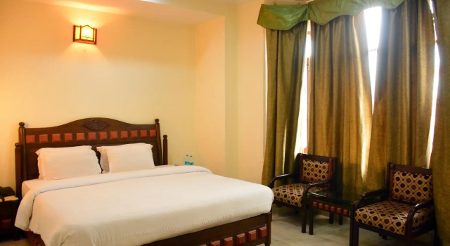 Hotel Vasundhara Palace Rishikesh, Rezerwuj Hotel Hotele w Uttarakhand z basenem, Basen