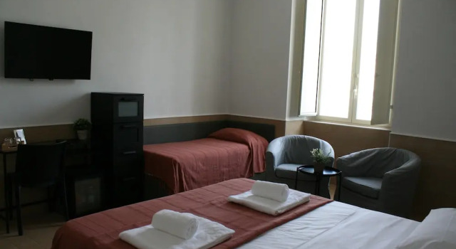 Трёхместный семейный номер Standard H22 Hotel