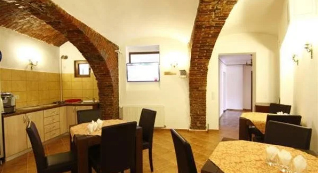Hotel Rin, Varaa Hotelli Sibiu 