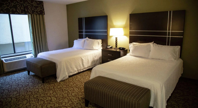 Четырёхместный номер Standard Hampton Inn & Suites Sharon
