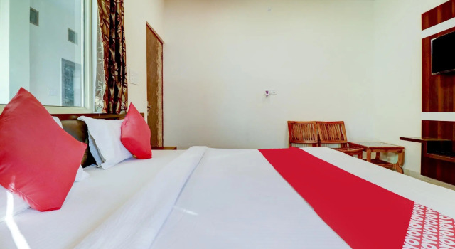 OYO 78853 Hotel Raj Paradise