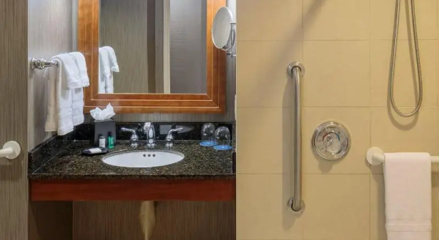 Четырёхместный номер Standard The Plaza Hotel Columbus at Capitol Square