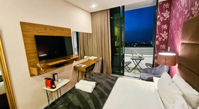 Студия Comfort Illovo Central Apartments