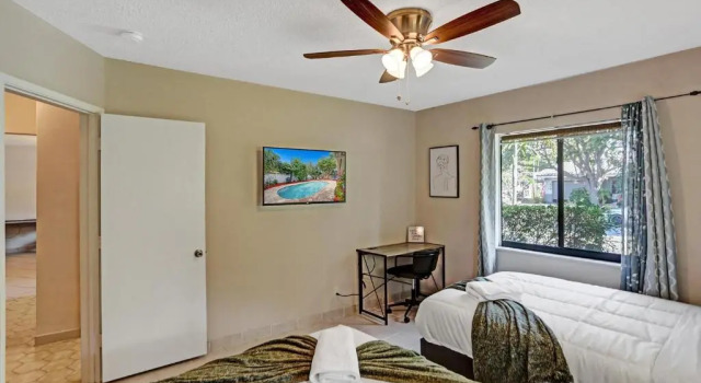 NEW Adorable Villa 7 min to Beach Trampoline, Rezervasyon Villa Deerfield Beach Florida