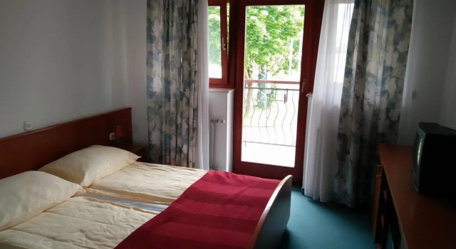 Hotel Kanu - Resort & Caravanning, Rezervovat Lázně / Resort Hotely v Osrednjeslovenska s bazénem, Bazén