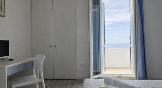 Hotiday Castelsardo Spiaggia, Забронировать Отель Кастельсардо Коста-Парадизо, рядом с Пляж Лу Банью