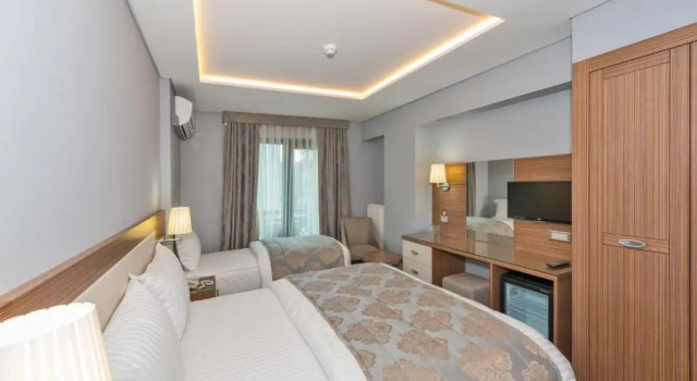 Трёхместный номер Standard Floransa City Hotel