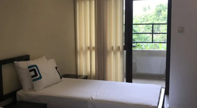 Двухместный номер Standard с балконом Saninro Hotel - Ragama