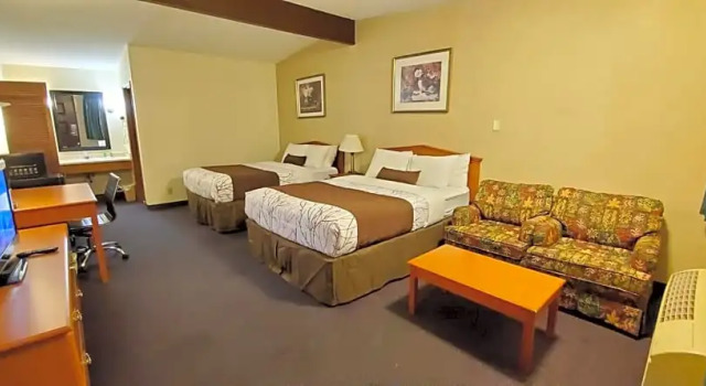 Номер Deluxe Olympic Inn & Suites