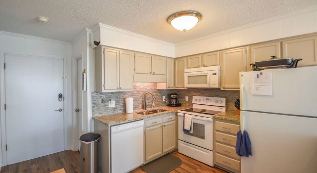 Апартаменты Coastal Condo w/ Public Atlantic Beach Access