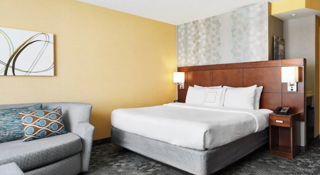 Двухместный люкс Courtyard by Marriott Newark Downtown
