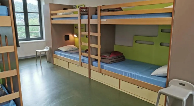 Кровать в общем номере (женский номер) Auberge de Jeunesse HI Rouen