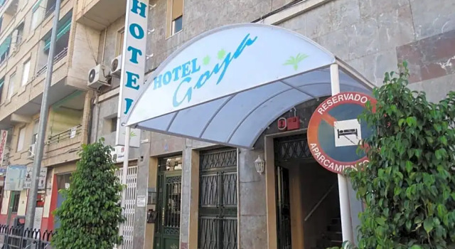 Hotel Goya, Забронировать Отель Отели Кревильенте с парковкой, Парковка