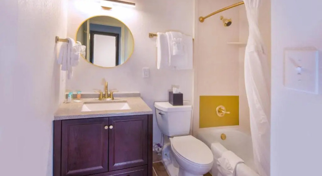 Номер Standard с балконом и с красивым видом из окна Historic Whispering Woods Hotel & Conference Center