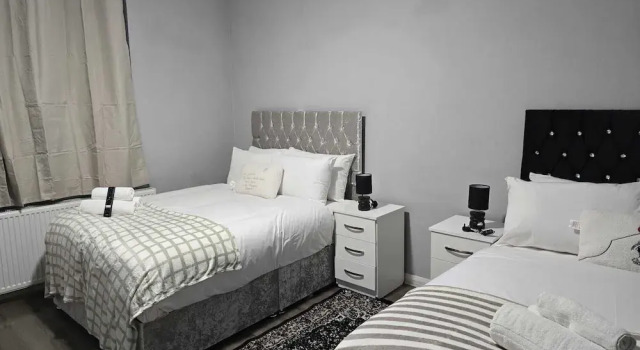 Четырёхместный номер Deluxe с видом на город Heathrow roomzzzz BnB