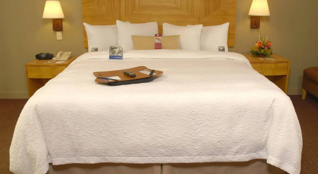 Hampton Inn Guayaquil Downtown, Забронировать Отель Отели Гуаякиль с бассейном, рядом с Nahin Isaias Museum, Бассейн