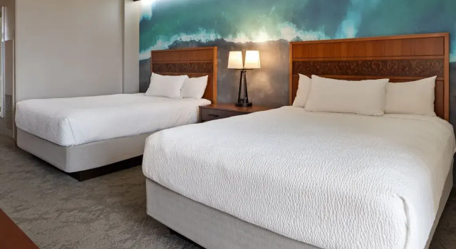 Четырёхместный номер Standard с балконом и с видом на океан Courtyard by Marriott King Kamehamehas Kona Beach Hotel