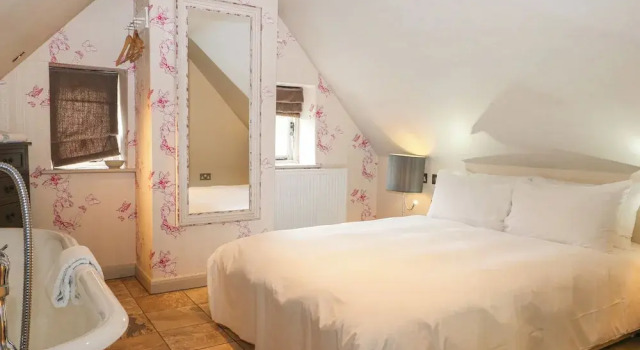 Moles Cottage, Book Vacation Home Chettle England