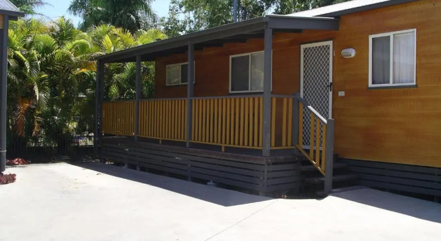 Коттедж с 2 комнатами Charters Towers Tourist Park