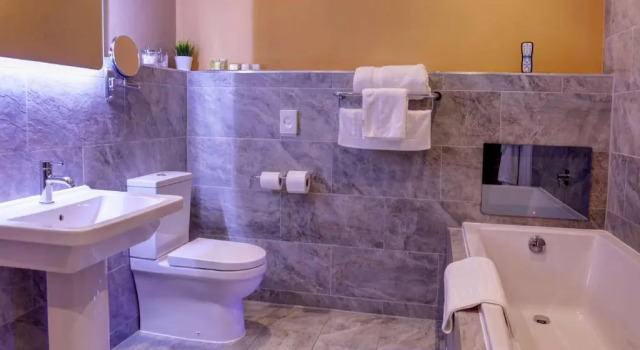 Номер Executive Rogerthorpe Manor Hotel