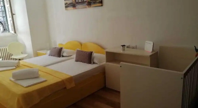 Casa vacanze Penelope in centro storico, Забронировать Отель Отели в центре Триеста, в центре, Парковка