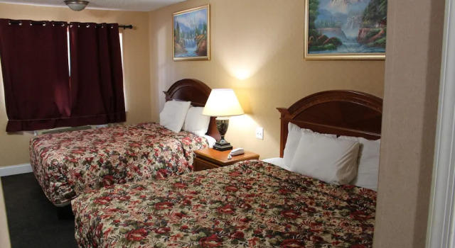 Четырёхместный номер Deluxe Highlander Motor Inn Atlantic City