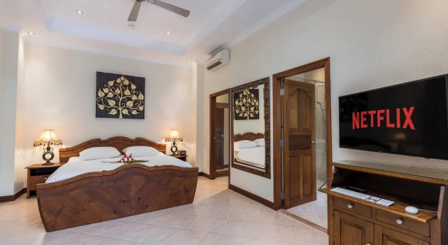 Luxury 2BR Pool Villa Pratamnak Soi5- 50m to Beach