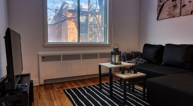 1BR Pad in Trendy Plateau by Namastay, Забронировать Отель Отели Монреаля 3 звезды, рядом с Place Dupuis, 3*