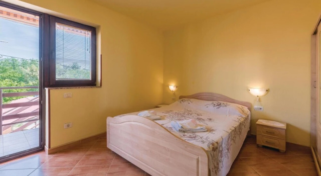 Beautiful Home in Peruski With Wifi and 1 Bedrooms