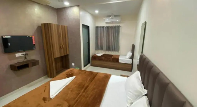 Hotel Divine