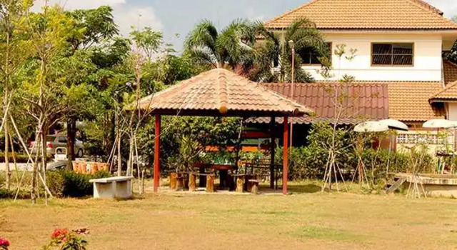Bann Chompu Resort