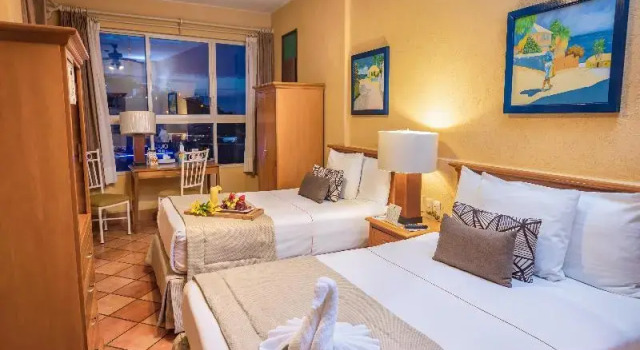 Четырёхместный номер Standard с балконом Best Western Posada Freeman
