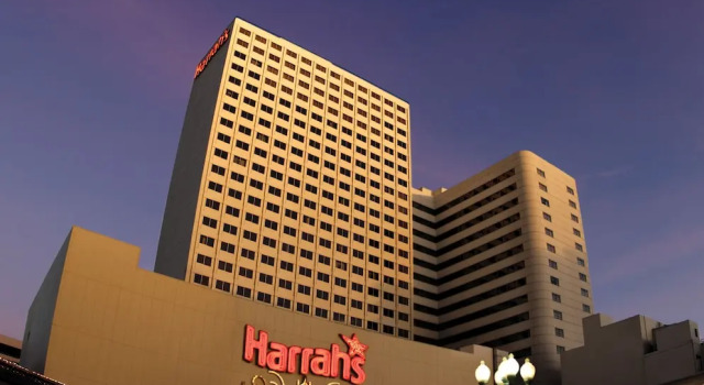 Harrahs Reno, Забронировать Отель Отели и гостиницы Рино, рядом с Арка Рено, Отель