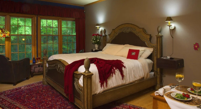 Hidden Serenity Bed and Breakfast, Buchen Sie Bed & Breakfast West Bend Wisconsin