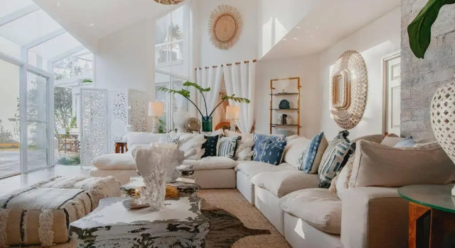 Barellen Beach House - Luxe Beach Front, Oceanview, Забронировать Отель Вулгулга Coffs Coast, рядом с Пляж Вулгулга