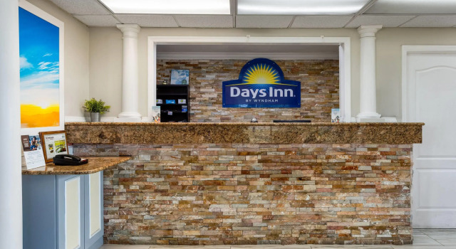Days Inn by Wyndham Fort Myers Springs Resort