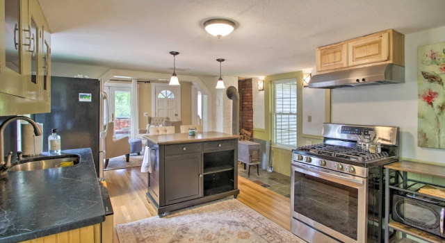 Коттедж с 3 комнатами с балконом Modern Home ~ 2 Mi to Cranmore Mountain Resort!