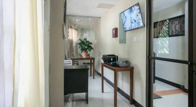 Chateau Cinco Dormitel by OYO Rooms